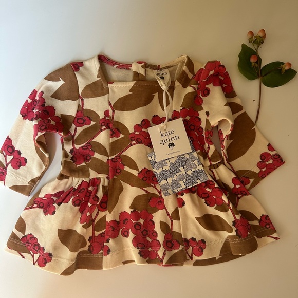 Adorable Baby Bundle of Clothing - Picture 6 of 7